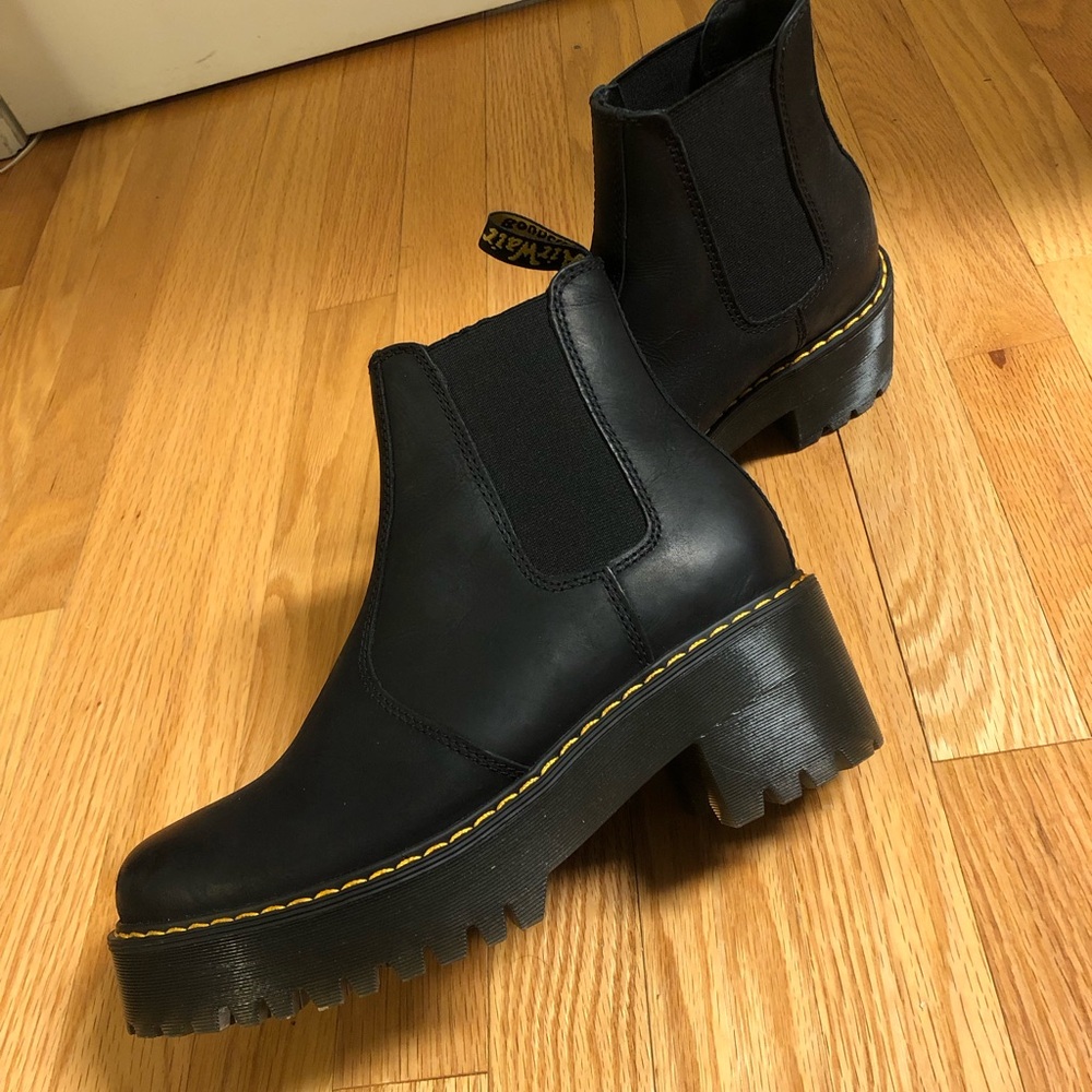 Dr. Martens Rometty size W 8